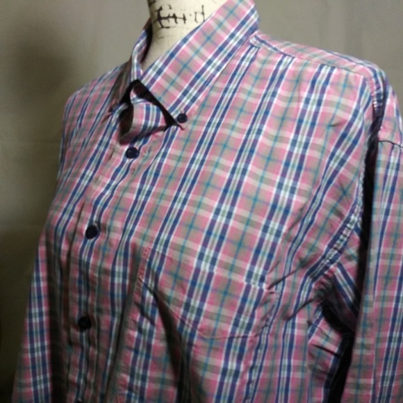 Blue checkered button down 👕 - Picture 3 of 7